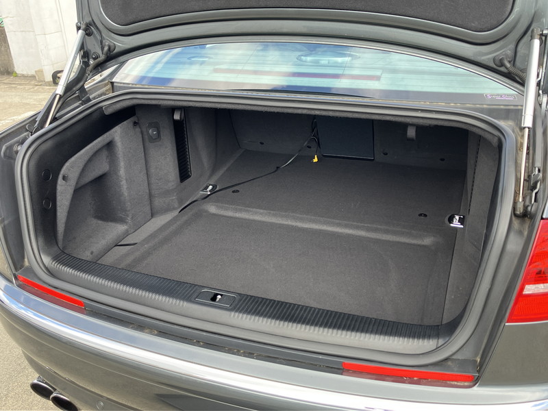 アウディ S8 中古車