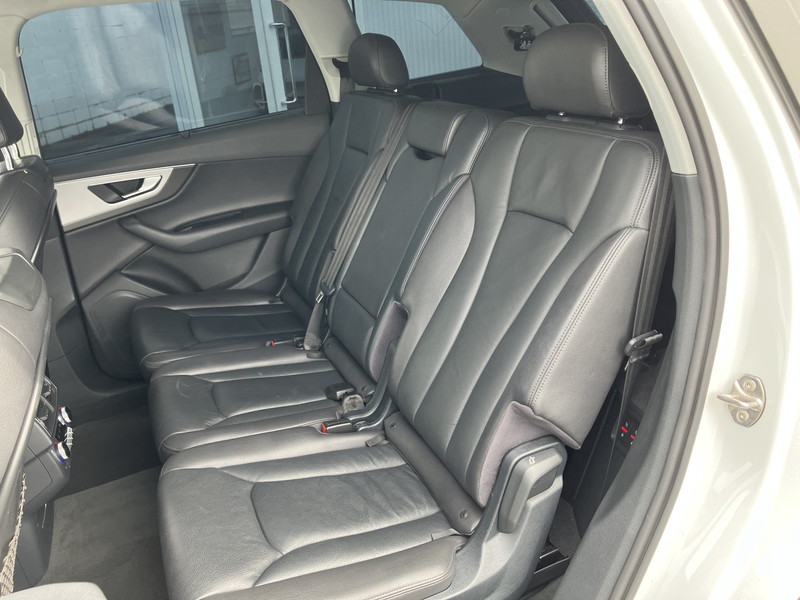 アウディ Q7 中古車