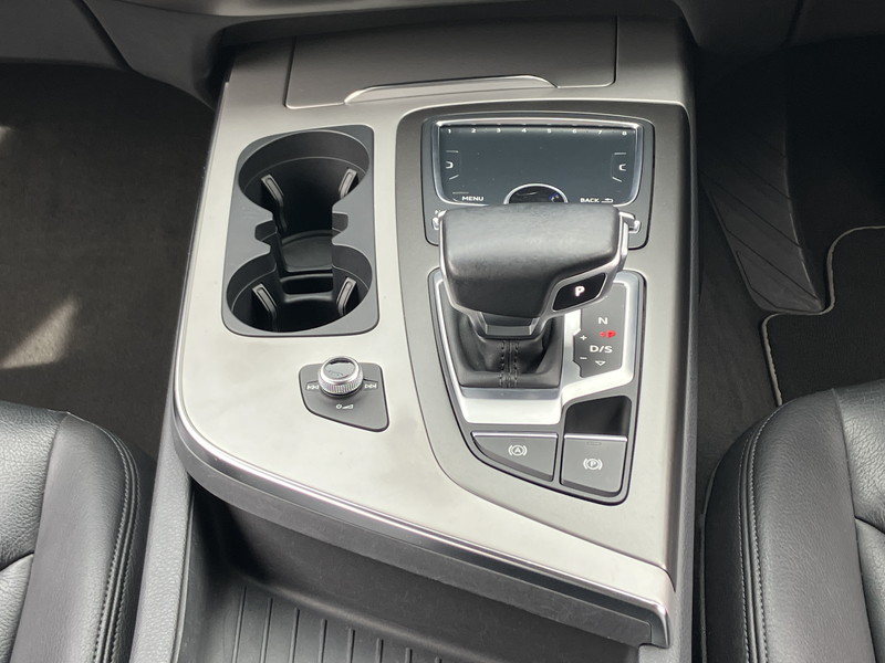 アウディ Q7 中古車