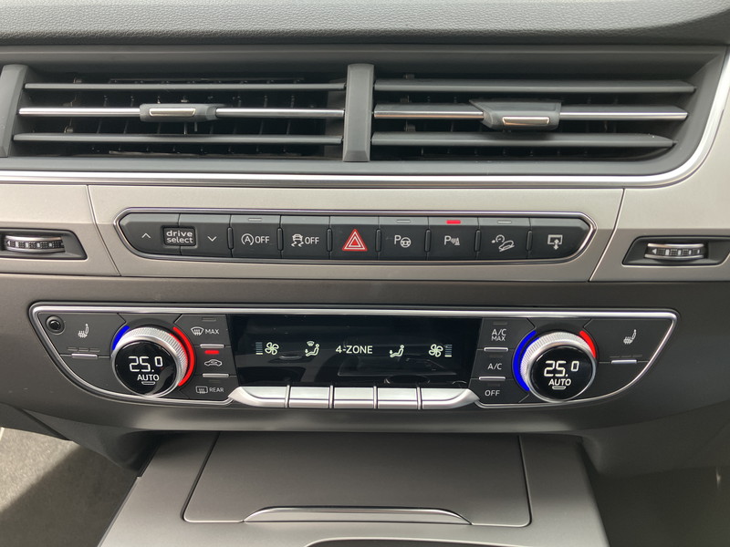 アウディ Q7 中古車