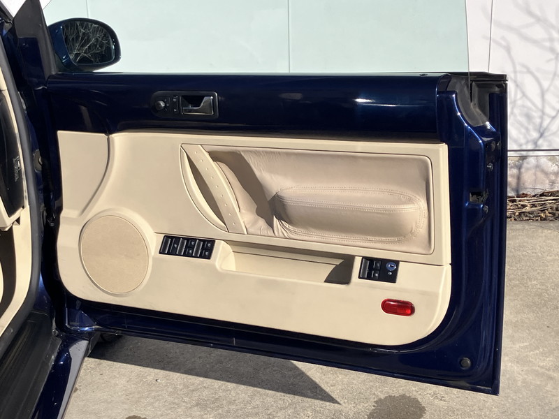 フォルクスワーゲン ニュービートル 中古車