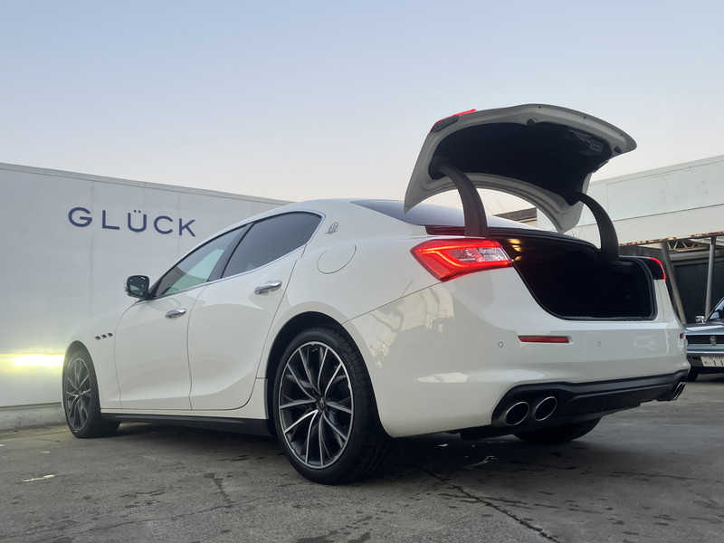 マセラティ ギブリ 中古車