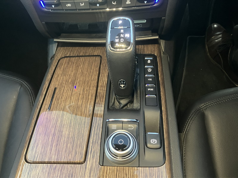 マセラティ ギブリ 中古車