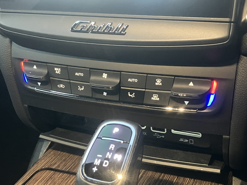 マセラティ ギブリ 中古車