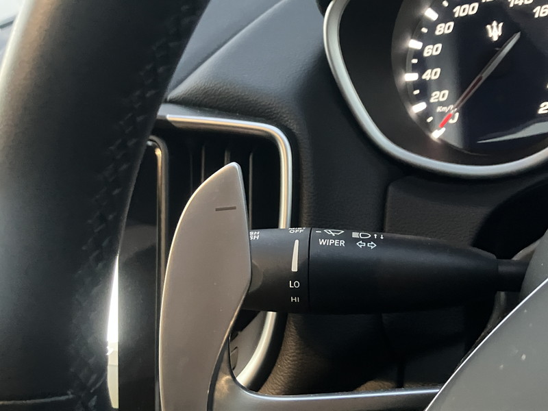 マセラティ ギブリ 中古車