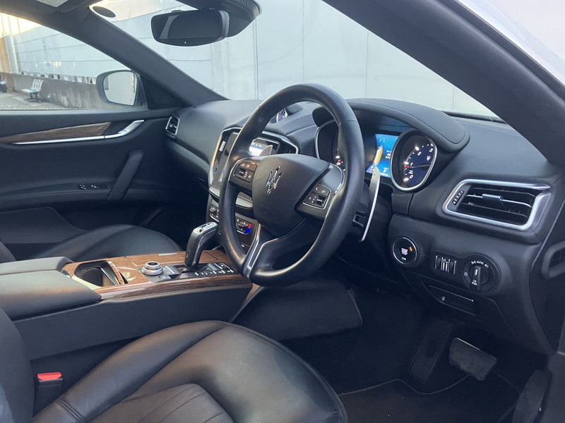 マセラティ ギブリ 中古車