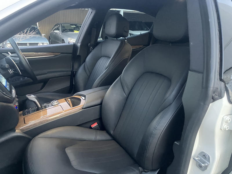 マセラティ ギブリ 中古車