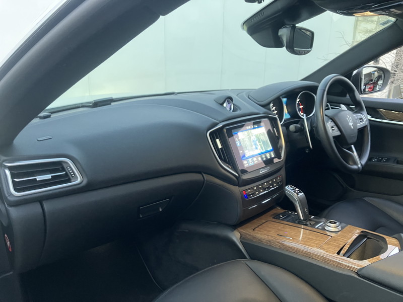 マセラティ ギブリ 中古車