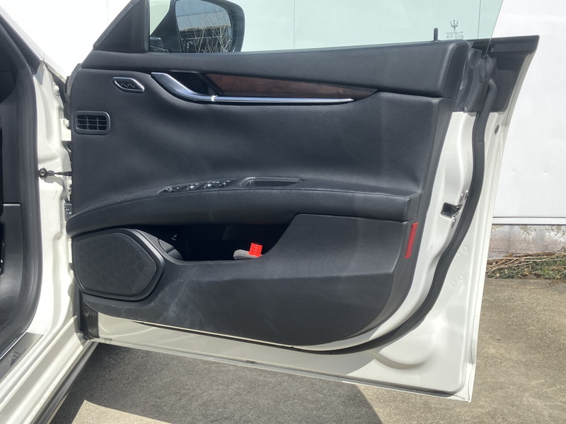 マセラティ ギブリ 中古車