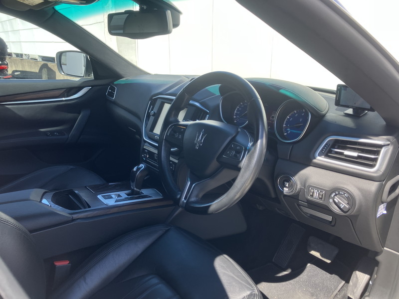 マセラティ ギブリ 中古車