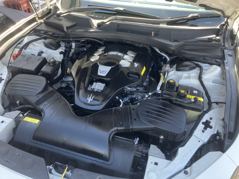 マセラティ ギブリ 中古車