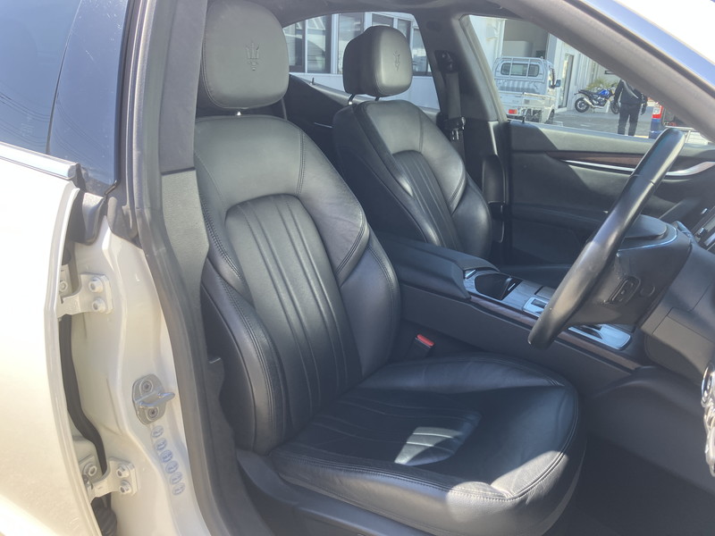 マセラティ ギブリ 中古車