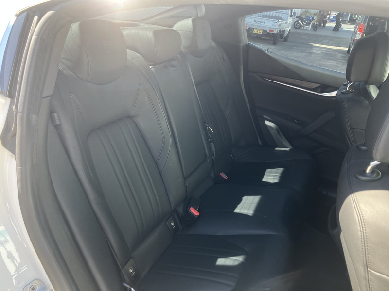 マセラティ ギブリ 中古車