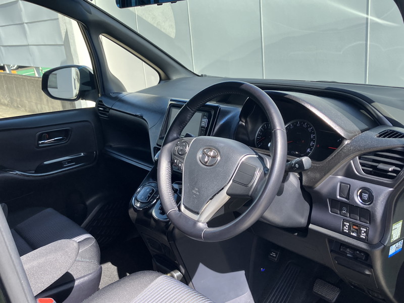 トヨタ ヴォクシー 中古車