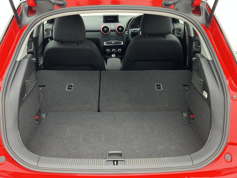 アウディ A1 中古車
