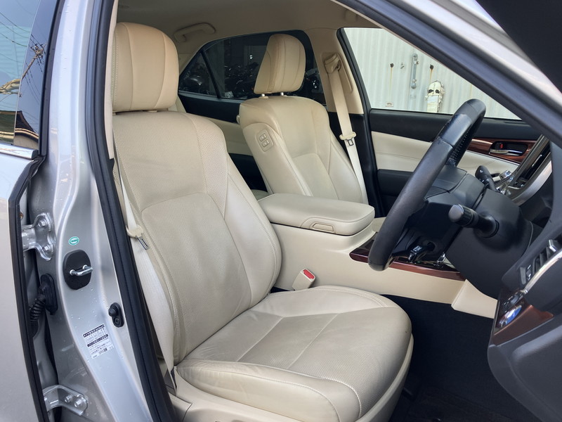 トヨタ クラウンハイブリッド 中古車