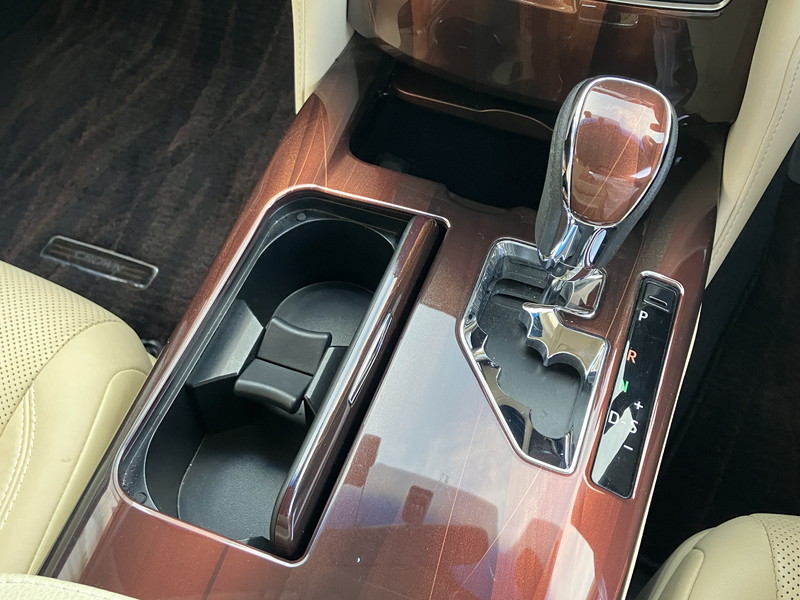 トヨタ クラウンハイブリッド 中古車