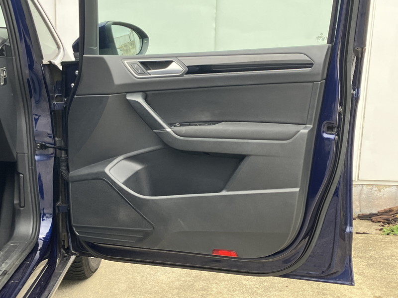 フォルクスワーゲン ゴルフトゥーラン 中古車