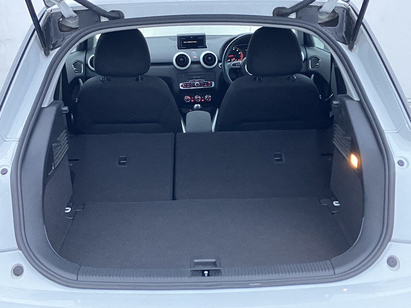 アウディ A1 中古車