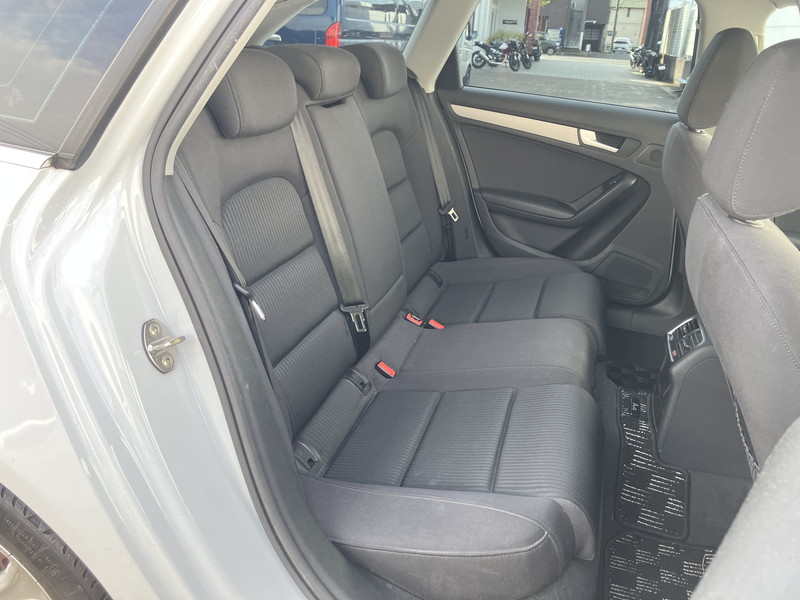 アウディ A4アバント 中古車