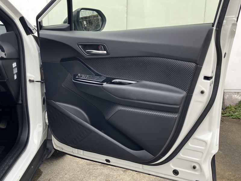 トヨタ C-HR 中古車