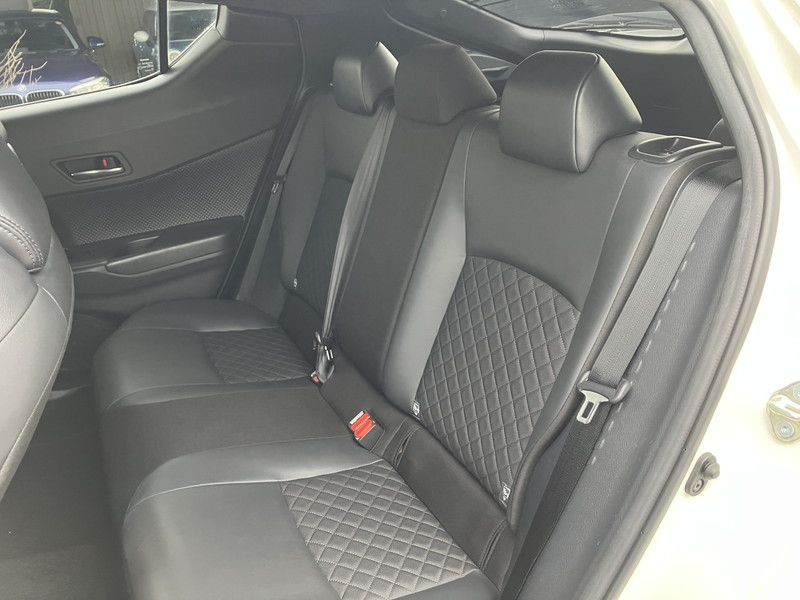 トヨタ C-HR 中古車