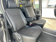 トヨタ VOXY 中古車