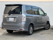 トヨタ VOXY 中古車