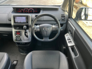 トヨタ VOXY 中古車