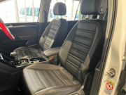 フォルクスワーゲン ゴルフトゥーラン 中古車