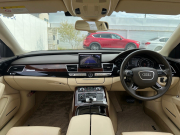 アウディ A8 中古車