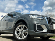 アウディ Q2 中古車