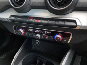 アウディ Q2 中古車