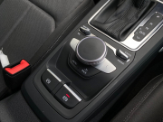 アウディ Q2 中古車