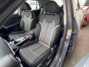 アウディ Q2 中古車