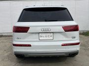 アウディ Q7 中古車