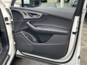 アウディ Q7 中古車