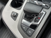 アウディ Q7 中古車