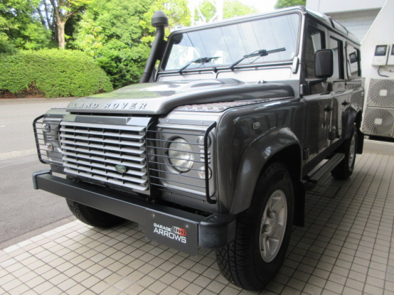 ランドローバー ディフェンダー 110SW 2.4Tdci XS 半革 純正Boostホイール 5人乗り AT換装済 Nox/Pm適合 3ナンバー クリアレンズ 新品F/Rランプガード チェッカープレート シュノーケルkit フルカーペット施工 前後マッドフラップ XSサイドランナー 背面タイヤ 並行輸入車 右ハンドル 記録簿付