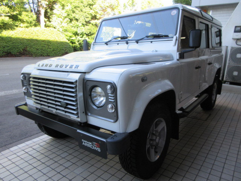 ランドローバー ディフェンダー 110SW 2.2Tdci XS 本革張替 社外2DINナビTV 純正デュアルフィニッシュAW 7人乗り 後期最終PUMAモデル AT換装済 Nox/Pm適合 3ナンバー クリアレンズ バックカメラ デジタルインナーミラー ETC車載器 前後マッドフラップ XSサイドランナー 背面タイヤ 前法人オーナー 並行輸入車 右ハンドル 記録簿付