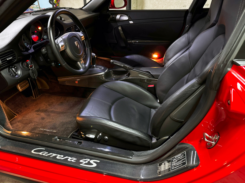 ポルシェ 911(Type997) カレラ4S　ティプトロニックS　D車　車検令和8年8月　Sクロノ　Sエグゾースト　オールレザーインテリア　カーボンパッケージ　禁煙車　室内保管の中古車