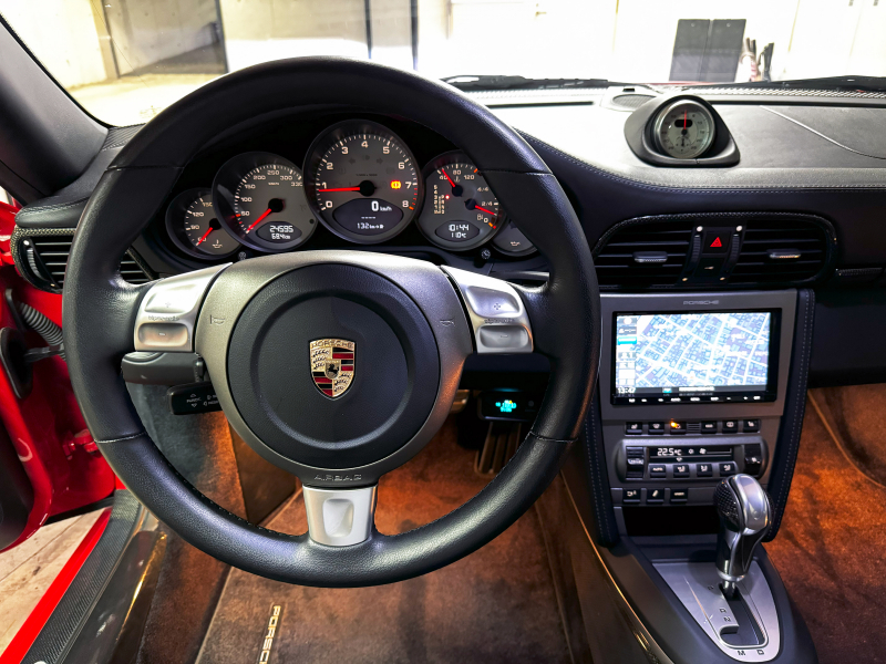 ポルシェ 911(Type997) カレラ4S　ティプトロニックS　D車　車検令和8年8月　Sクロノ　Sエグゾースト　オールレザーインテリア　カーボンパッケージ　禁煙車　室内保管の中古車