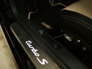 ポルシェ 911(Type997) ターボS PDK D車 PCCB 2トーンフルレザー 内装レアオプション多数装備 元ポルシェ認定中古車  室内保管禁煙車の中古車