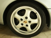 ポルシェ 911(Type993) カレラ ティプトロニック 2オーナー ディーラー車 純正17インチCUPホイール 禁煙 記録簿 室内保管の中古車