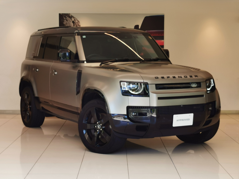ランドローバー ディフェンダー 110 アーバナイト'22 3.0L D300 AWD 1オーナー 黒革シート サンルーフ 7人乗り フロントシートヒーター＆クーラー 電子制御エアサスペンション MERIDIANサウンド クリアサイトインテリアリアビューミラー センターコンソール急速クーラーBOX ワイヤレスデバイスチャージング