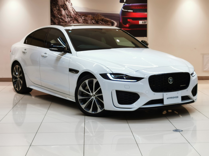 ジャガー XE RダイナミックSE 2.0L P250 1オーナー 茶革シート サンルーフ フロントシートヒーター MERIDIANサウンド ワイヤレスデバイスチャージング 19インチアルミホイール パワーテールゲート インタラクティブドライバーディスプレイ ステアリングヒーター 電動調整ステアリングコラム