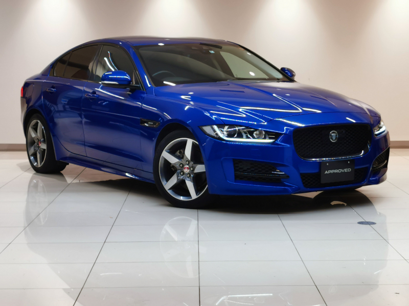 ジャガー XE R-Sport 2.0L D180 RWD　青ステッチ入りスポーツシート OP18インチAW MERIDIANサウンド ACC TFTメーター