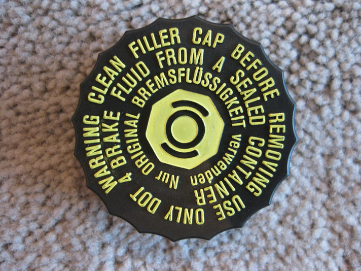 996 用 ブレーキ フルード タンクキャップ 【NO.0635】 ポルシェパーツ検索 チャンネル9.jp