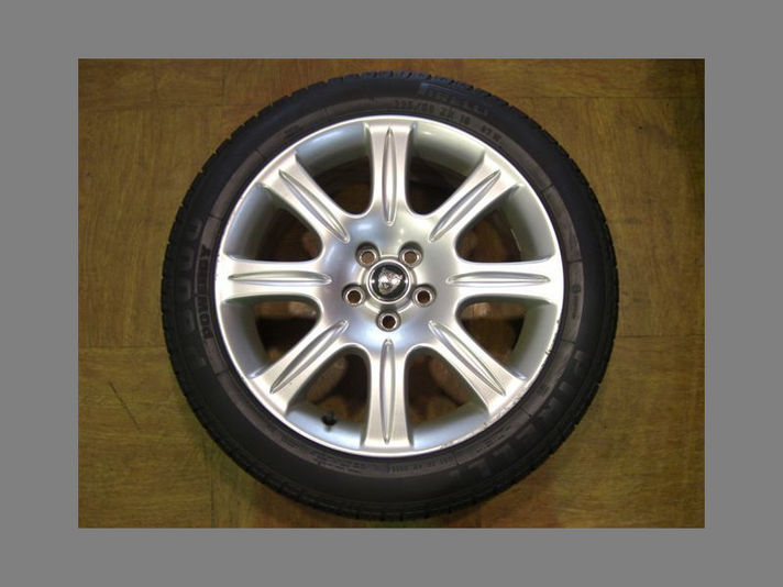 ジャガー ジャガー純正18インチアルミホイール・タイヤ4本セット